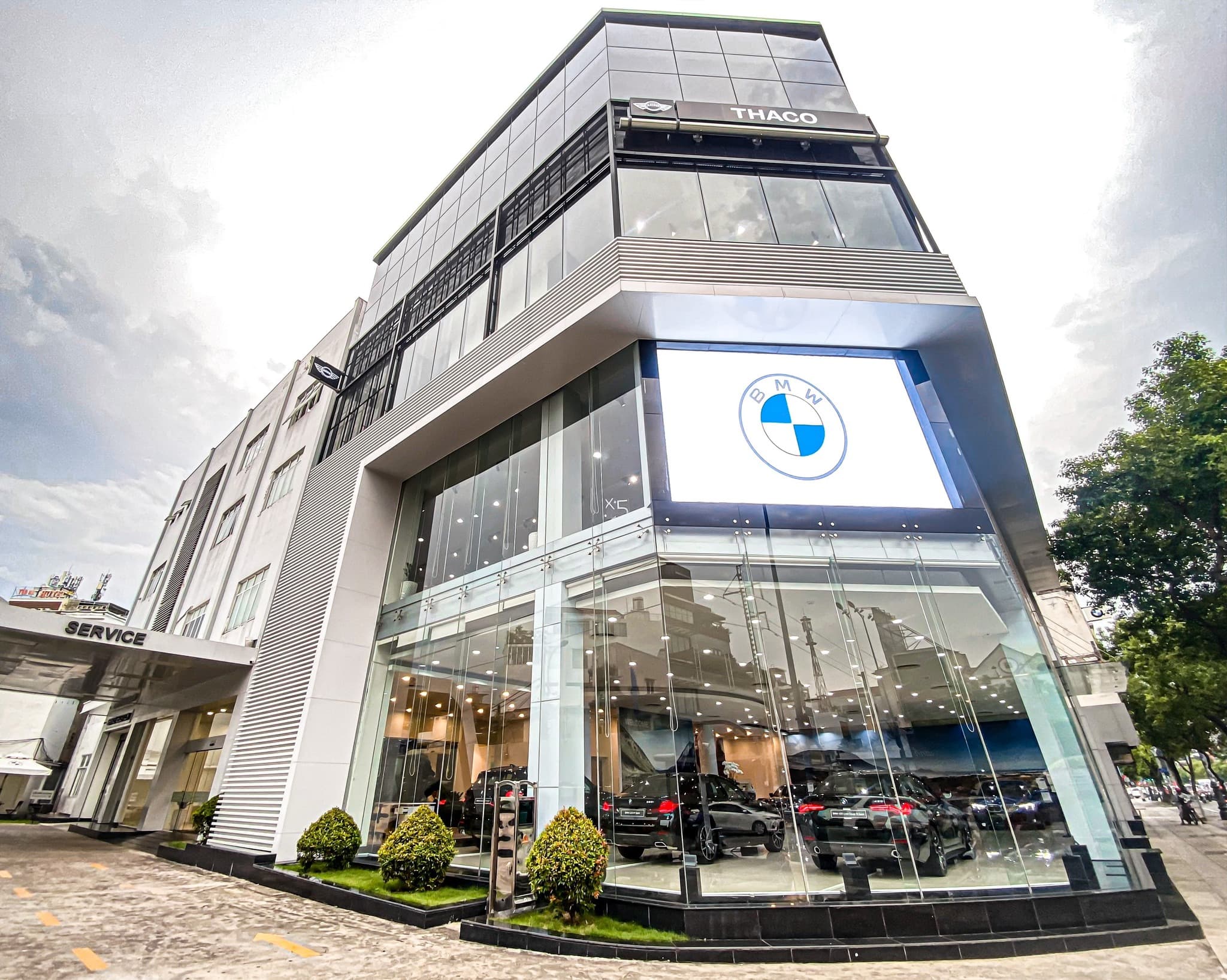 Không gian showroom BMW Sài Gòn